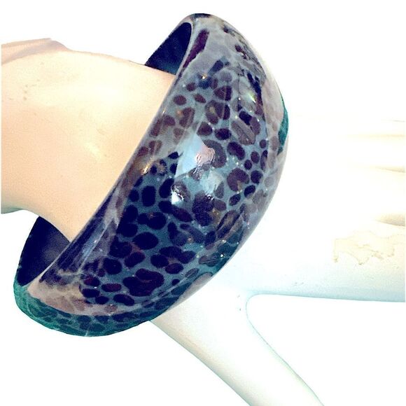 Vintage blue lucite animal design plastic bangle bracelet - Picture 1 of 6